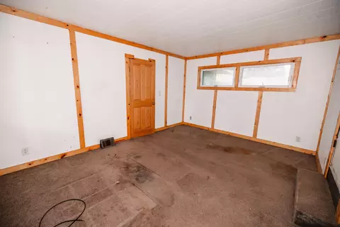 Living - 1435 Winter Dr, Freeport, IL 61032 photo 6 of 7