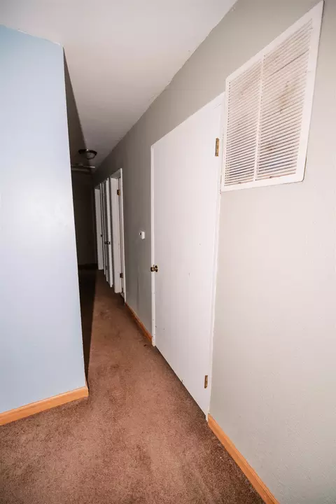 Entry Way - 1435 Winter Dr, Freeport, IL 61032 photo 2 of 2