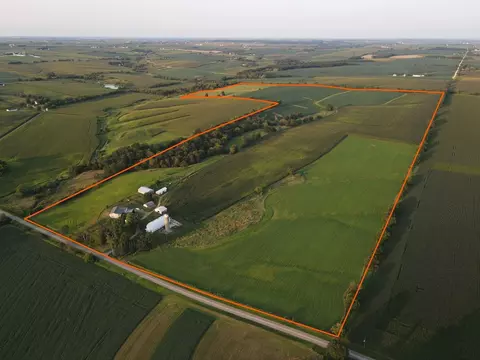 10121 N Henderson Rd, Orangeville, IL 61060
