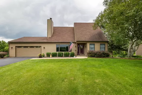 13 Tanager Ln, Galena, IL 61036