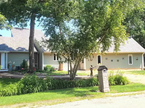 708 N Kaskaskia Dr, Dixon, IL 61021 photo 2