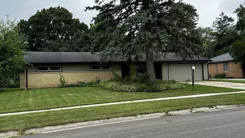 4721 Highcrest Rd, Rockford, IL 61114