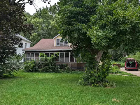 222 W Winnifred St, Freeport, IL 61032