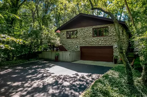 2404 Cerro Vista Dr, Rockford, IL 61107