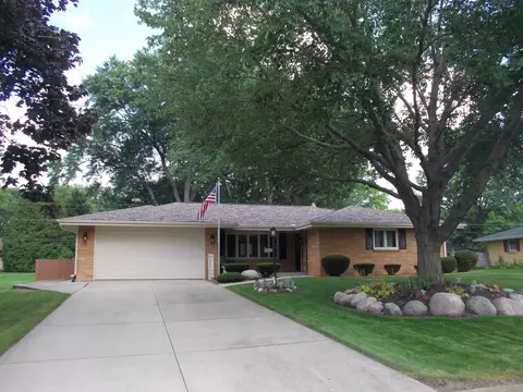 1136 Woodridge Dr, Rockford, IL 61108