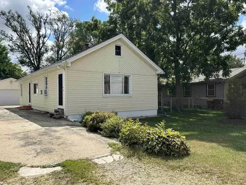 2614 S 5th St, Rockford, IL 61109