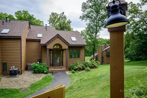 31 Creekwood Ln, Galena, IL 61036