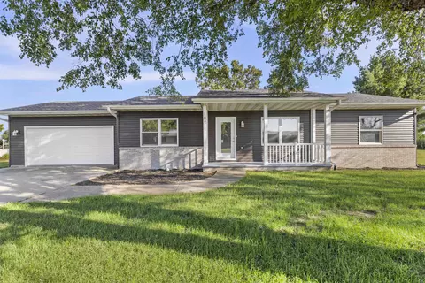 103 Phil Pkwy, Forreston, IL 61030