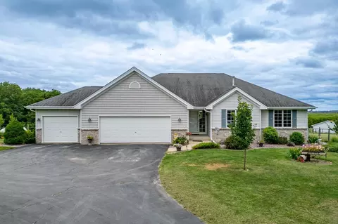 16851 Hartman Rd, Davis, IL 61019