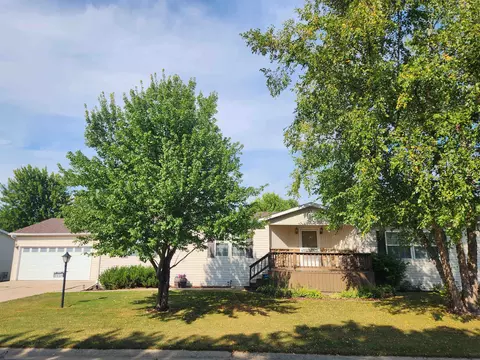 5664 Irving Blvd, Machesney Park, IL 61115