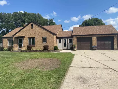 353 S Main St, Pearl City, IL 61062