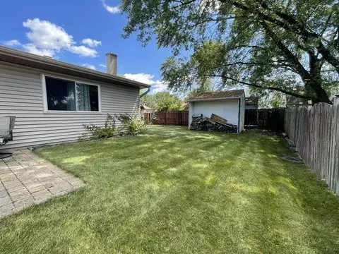 Exterior - 130 Stonehurst Dr, Elgin, IL 60120 photo 6 of 7