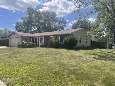 Exterior - 130 Stonehurst Dr, Elgin, IL 60120 photo 2 of 7