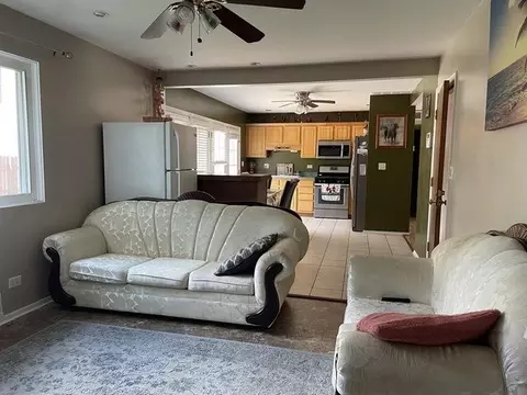 Living - 130 Stonehurst Dr, Elgin, IL 60120 photo 5 of 5