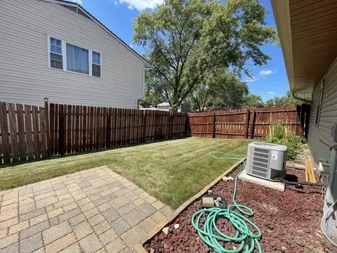 Exterior - 130 Stonehurst Dr, Elgin, IL 60120 photo 3 of 7