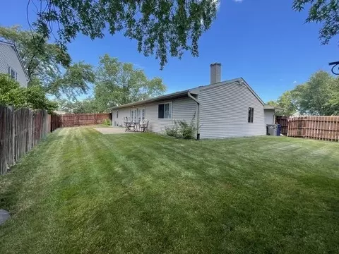 Exterior - 130 Stonehurst Dr, Elgin, IL 60120 photo 7 of 7