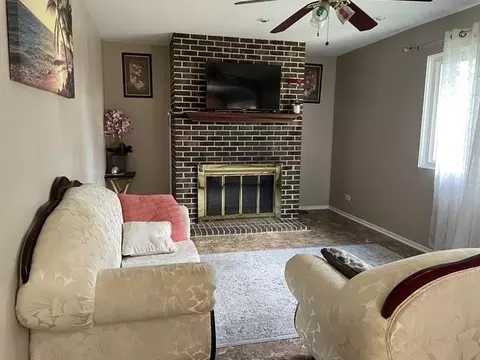 Living - 130 Stonehurst Dr, Elgin, IL 60120 photo 3 of 5