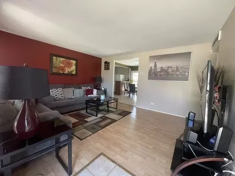 Living - 130 Stonehurst Dr, Elgin, IL 60120 photo 2 of 5