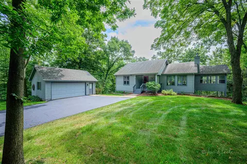 5 Sylvan Ct, Galena, IL 61036