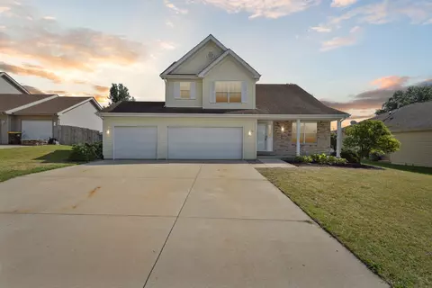 451 Symphony Cv, Machesney Park, IL 61115