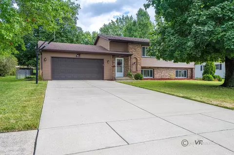 615 N Greenfield Dr, Freeport, IL 61032