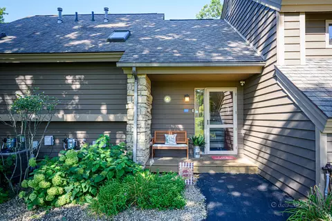 111 E Point Dr, Galena, IL 61036