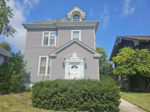 978 N Main St, Rockford, IL 61103