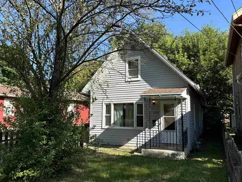 1422 Benton St, Rockford, IL 61107