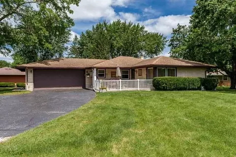 6152 Valley Knolls Dr, Rockford, IL 61109