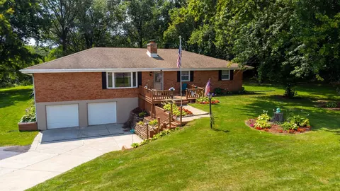 8963 Elevator Rd, Roscoe, IL 61073 photo 2