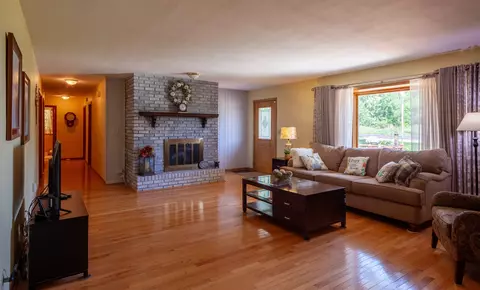 8963 Elevator Rd, Roscoe, IL 61073 photo 6