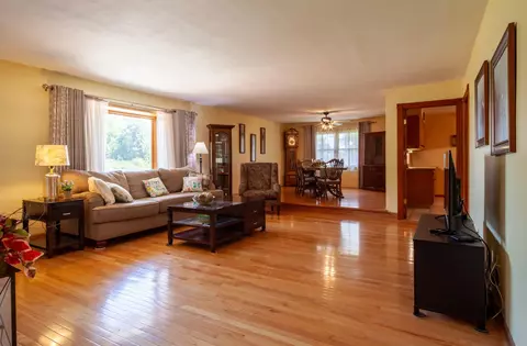 8963 Elevator Rd, Roscoe, IL 61073 photo 8