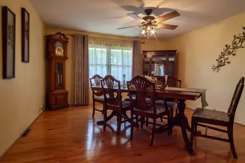 8963 Elevator Rd, Roscoe, IL 61073 photo 9