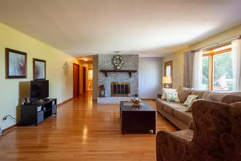 8963 Elevator Rd, Roscoe, IL 61073 photo 7
