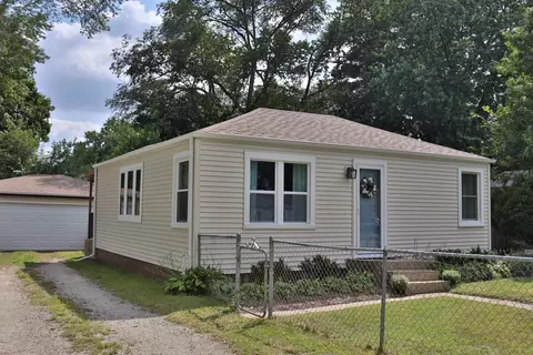 237 E Greenview Ave, Machesney Park, IL 61115