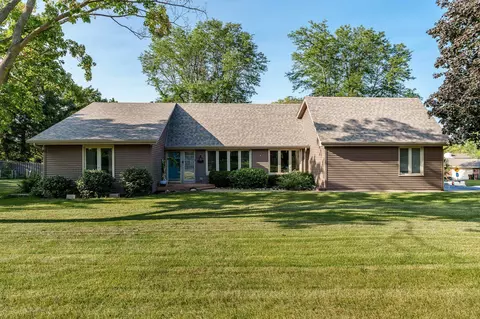 6028 Denwood Dr, Rockford, IL 61114