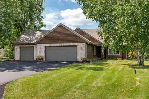 12846 Stamford Ln, Roscoe, IL 61073