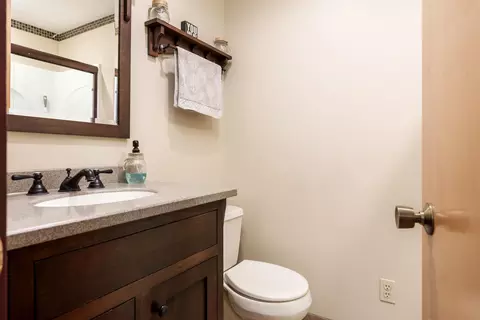 Bath - 8272 E Crockett Rd, Roscoe, IL 61073 photo 3 of 4