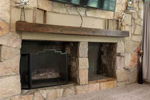 Living - 8272 E Crockett Rd, Roscoe, IL 61073 photo 3 of 5