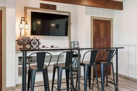 Dining - 8272 E Crockett Rd, Roscoe, IL 61073 photo 4 of 4