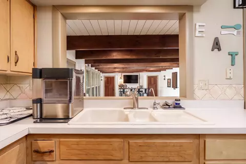 Kitchen - 8272 E Crockett Rd, Roscoe, IL 61073 photo 5 of 5
