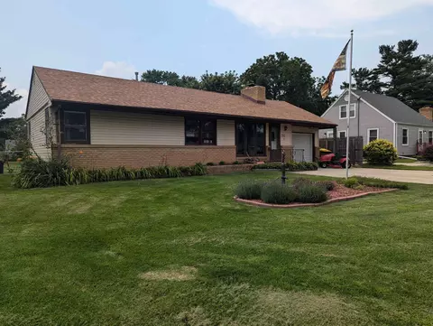 716 Sycamore Ln, Machesney Park, IL 61115
