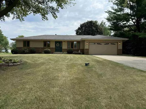 12255 Rae Ann Rd, Roscoe, IL 61073 photo 3