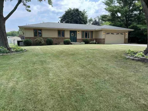12255 Rae Ann Rd, Roscoe, IL 61073