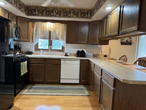 12255 Rae Ann Rd, Roscoe, IL 61073 photo 12