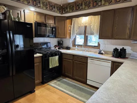 12255 Rae Ann Rd, Roscoe, IL 61073 photo 8
