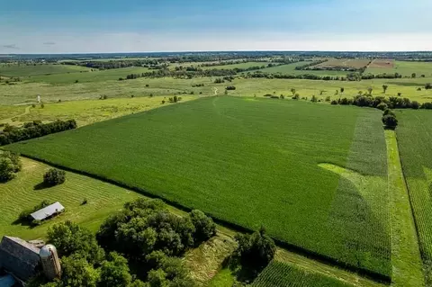 15 Nnn Doty Rd, Pecatonica, IL 61063