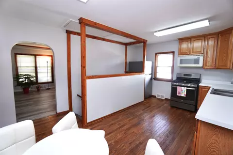 511 E Jackson St, Belvidere, IL 61008 photo 5