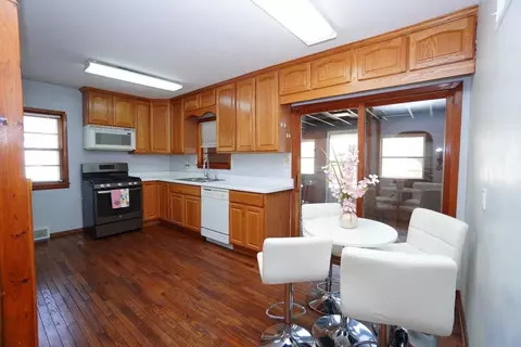 511 E Jackson St, Belvidere, IL 61008 photo 4