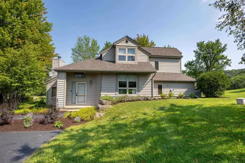 11 Gleneagle Dr, Galena, IL 61036
